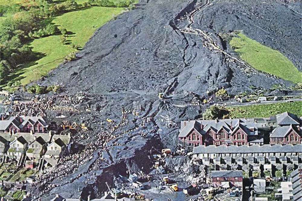 Cofiwn: World remembers Aberfan disaster