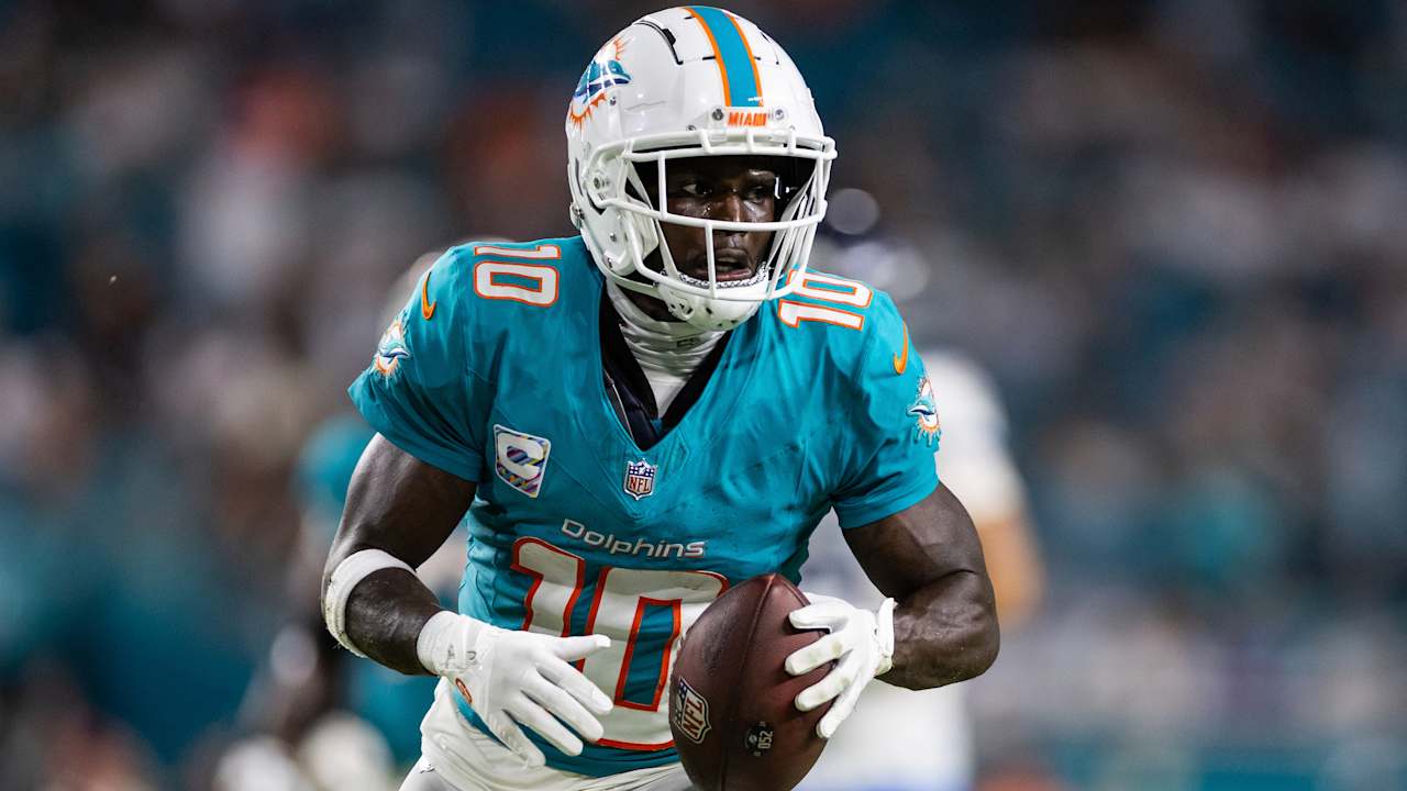 Dolphins WR Tyreek Hill on his name being mentioned in trade rumors: 'I love being here'