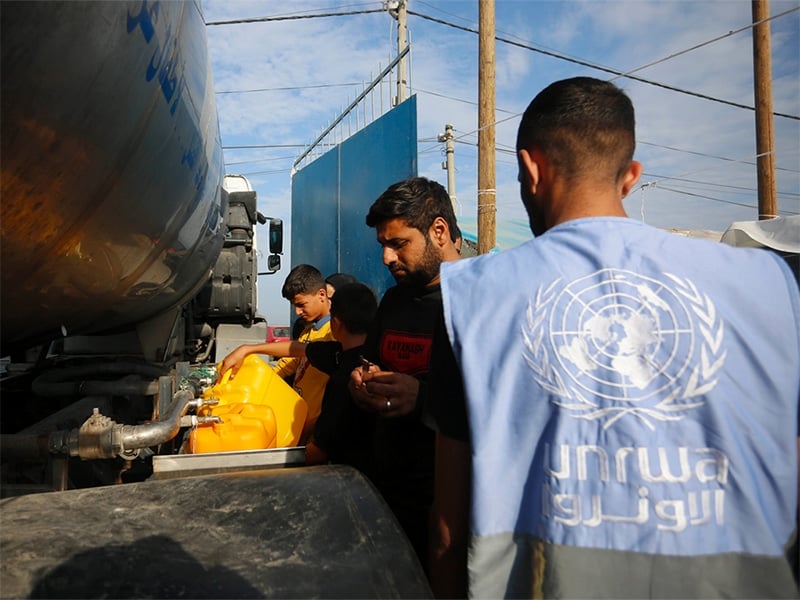 UNRWA distributing water in Deir Al Balah