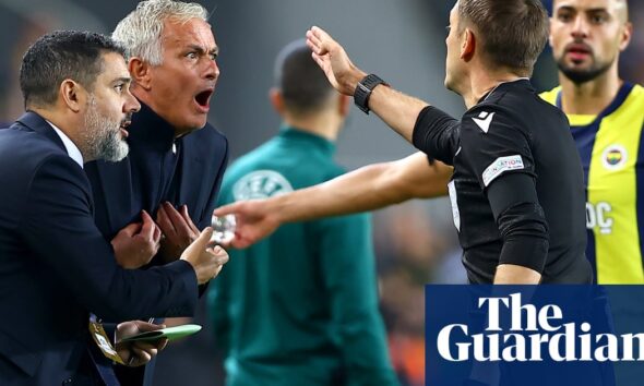 José Mourinho aims sarcastic barbs at ref after red card against Manchester United | José Mourinho