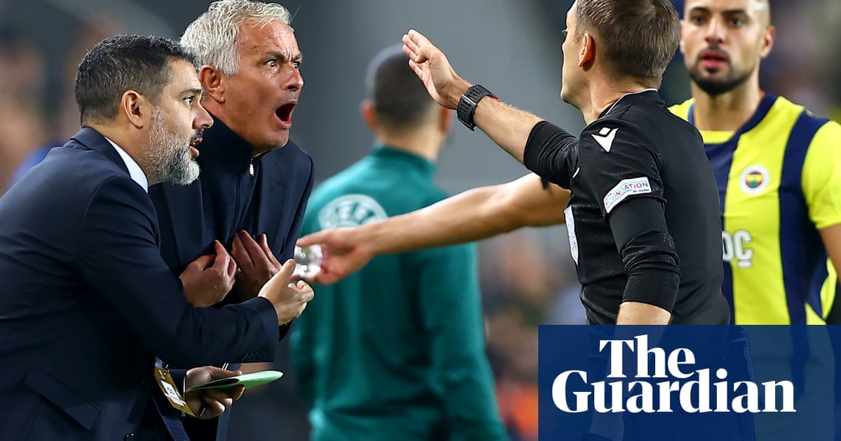 José Mourinho aims sarcastic barbs at ref after red card against Manchester United | José Mourinho