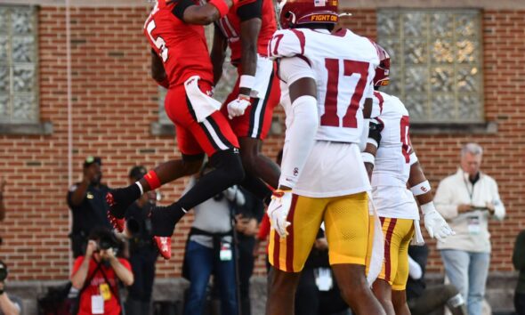 Late blocked field goal and touchdown propels Maryland football over USC, 29-28