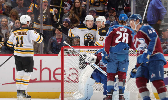 Lindholm has goal, assist, Bruins hold off Avalanche