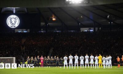 Scotland fans pay tribute to Alex Salmond with minute's applause