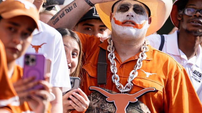 Texas quarterback Quinn Ewers returns after Arch Manning appearance