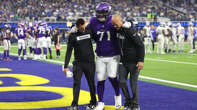 Vikings tackle needs knee surgery