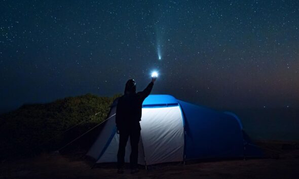 When And Where To See The Bright Comet Tonight