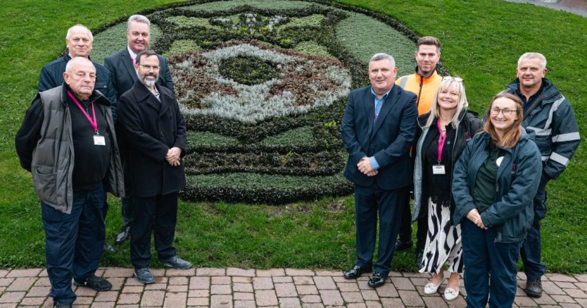 Wrexham: Club CEO visits floral landmark in city centre