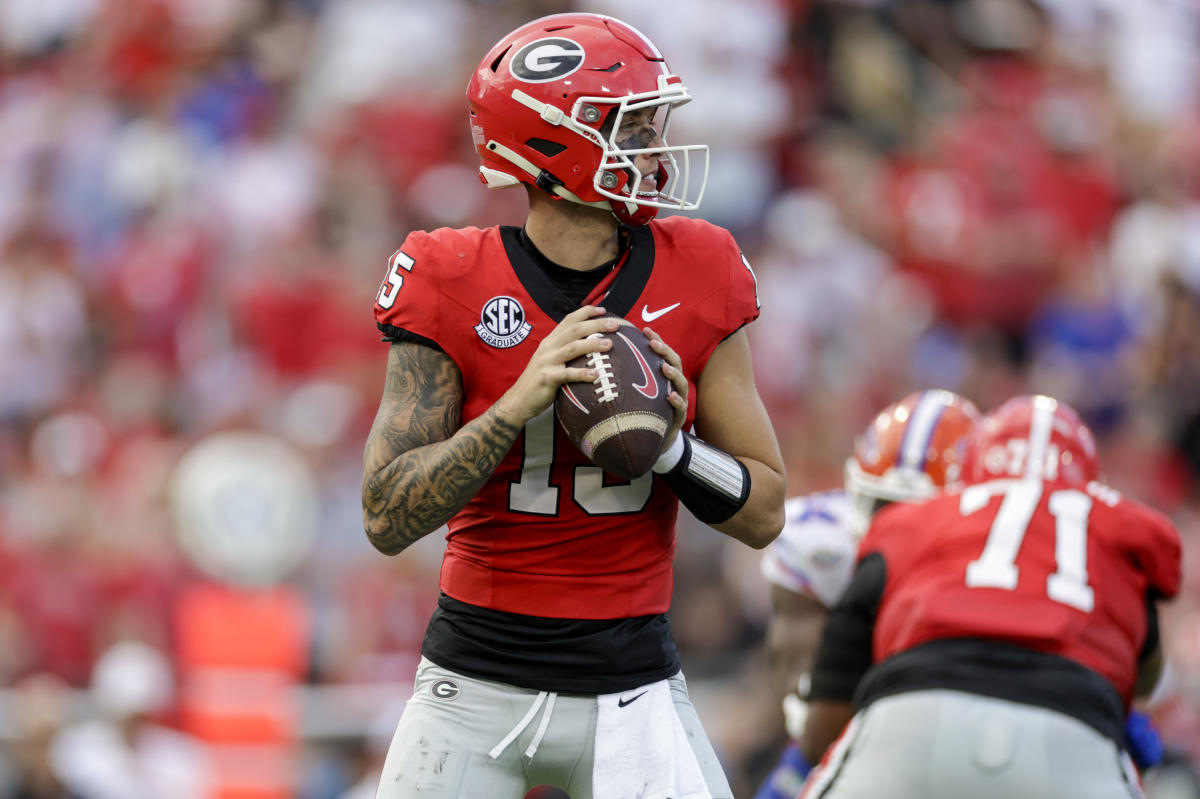 Carson Beck throws 3 picks but also tosses the go-ahead TD pass in No. 2 Georgia's 34-20 win over Florida