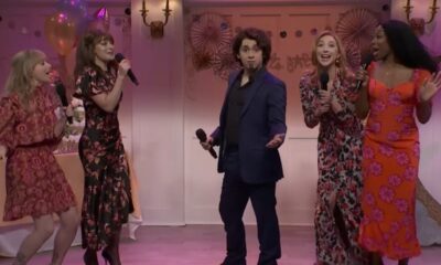 SNL reprises Ariana Grande’s viral Domingo sketch with Charli XCX and Chappell Roan cover