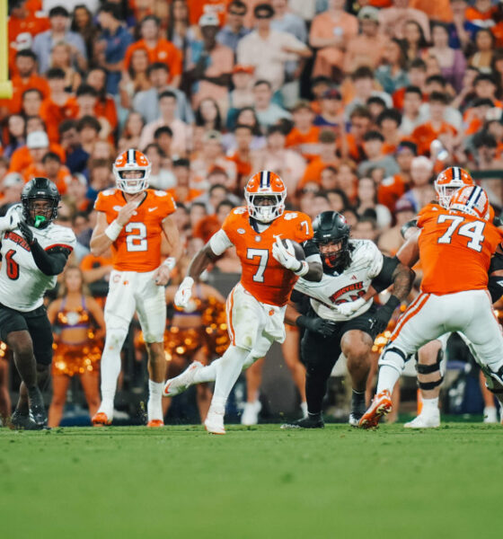 Louisville Defeats Clemson, 33-21 – Clemson Tigers Official Athletics Site