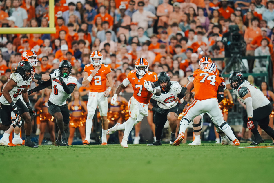 Louisville Defeats Clemson, 33-21 – Clemson Tigers Official Athletics Site