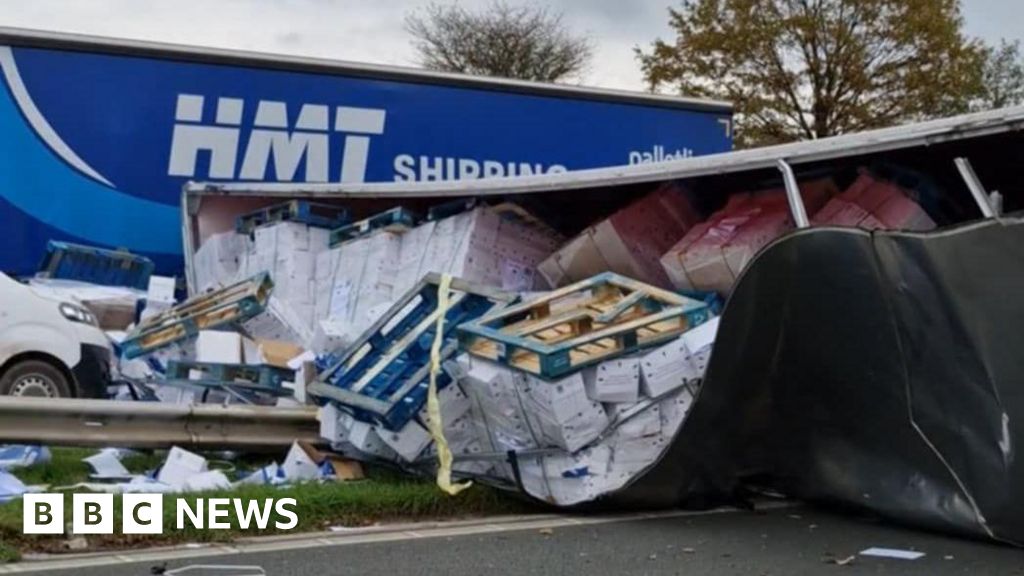 M6 crash: Lorry driver killed and five injured in Lancashire