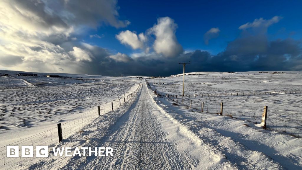 UK snow and ice warnings issued as Arctic air sweeps in