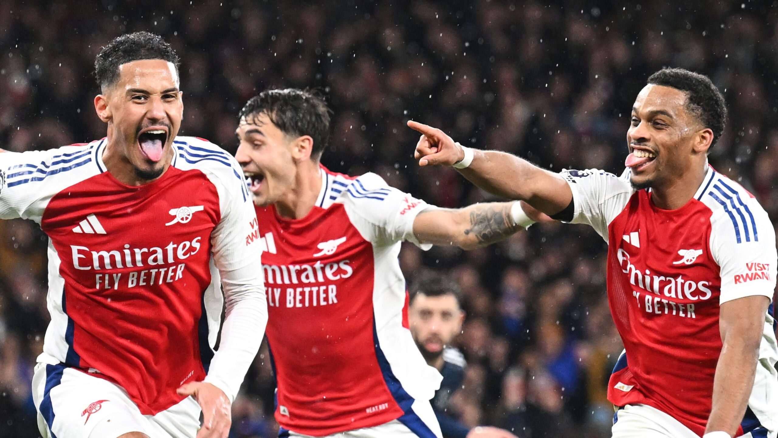 Arsenal punish Man Utd from set-pieces to close gap on Liverpool