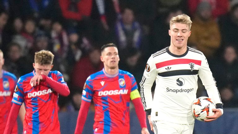 Manchester United's Rasmus Hojlund, right, celebrates after scoring his side's opening goal during the Europa League soccer match between Viktoria Plzen and Manchester United at the Doosan Arena in Plzen, Czech Republic, Thursday, Dec. 12, 2024. (AP Photo/Petr David Josek)