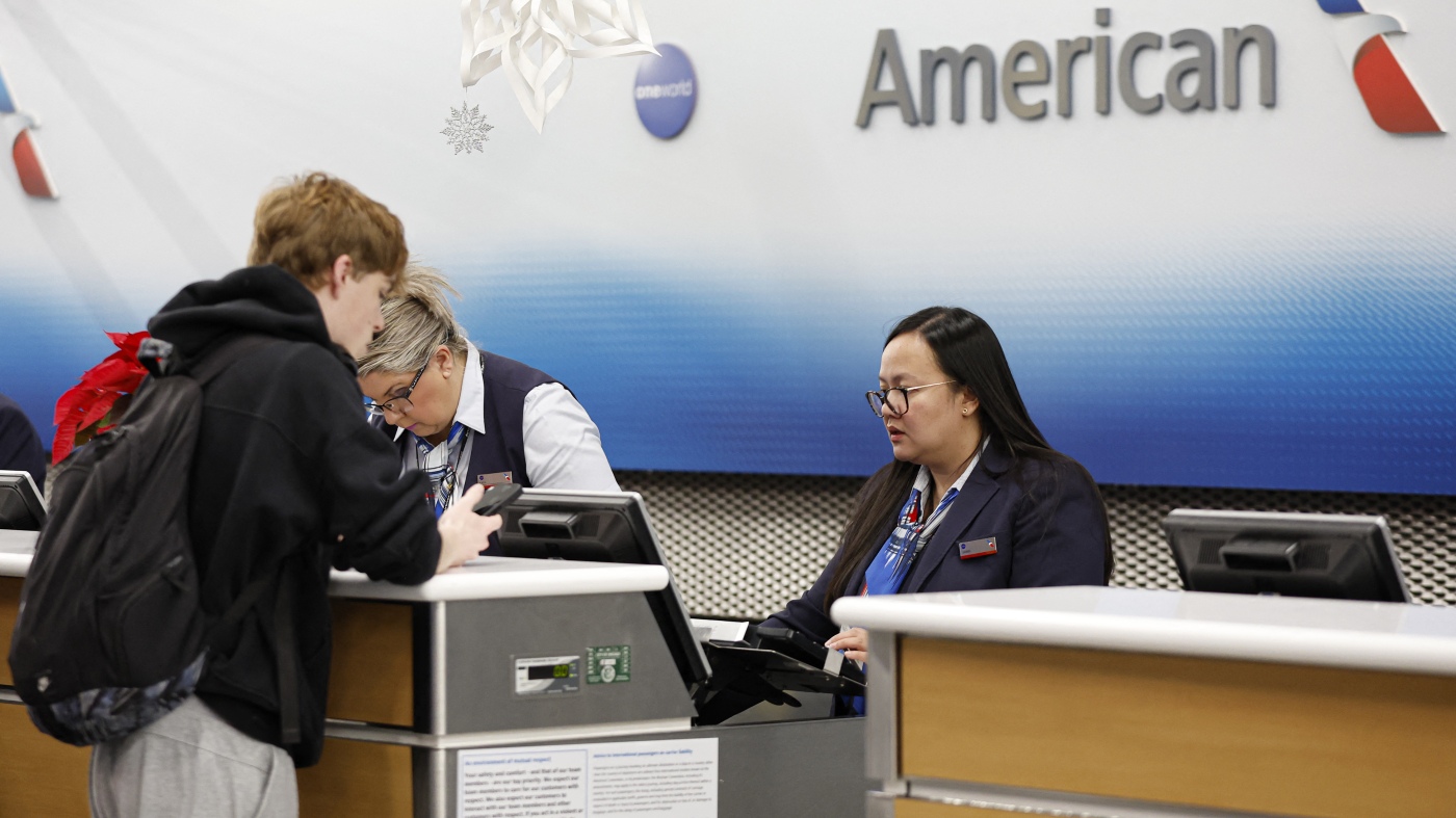 American Airlines lifts nationwide ground stop : NPR