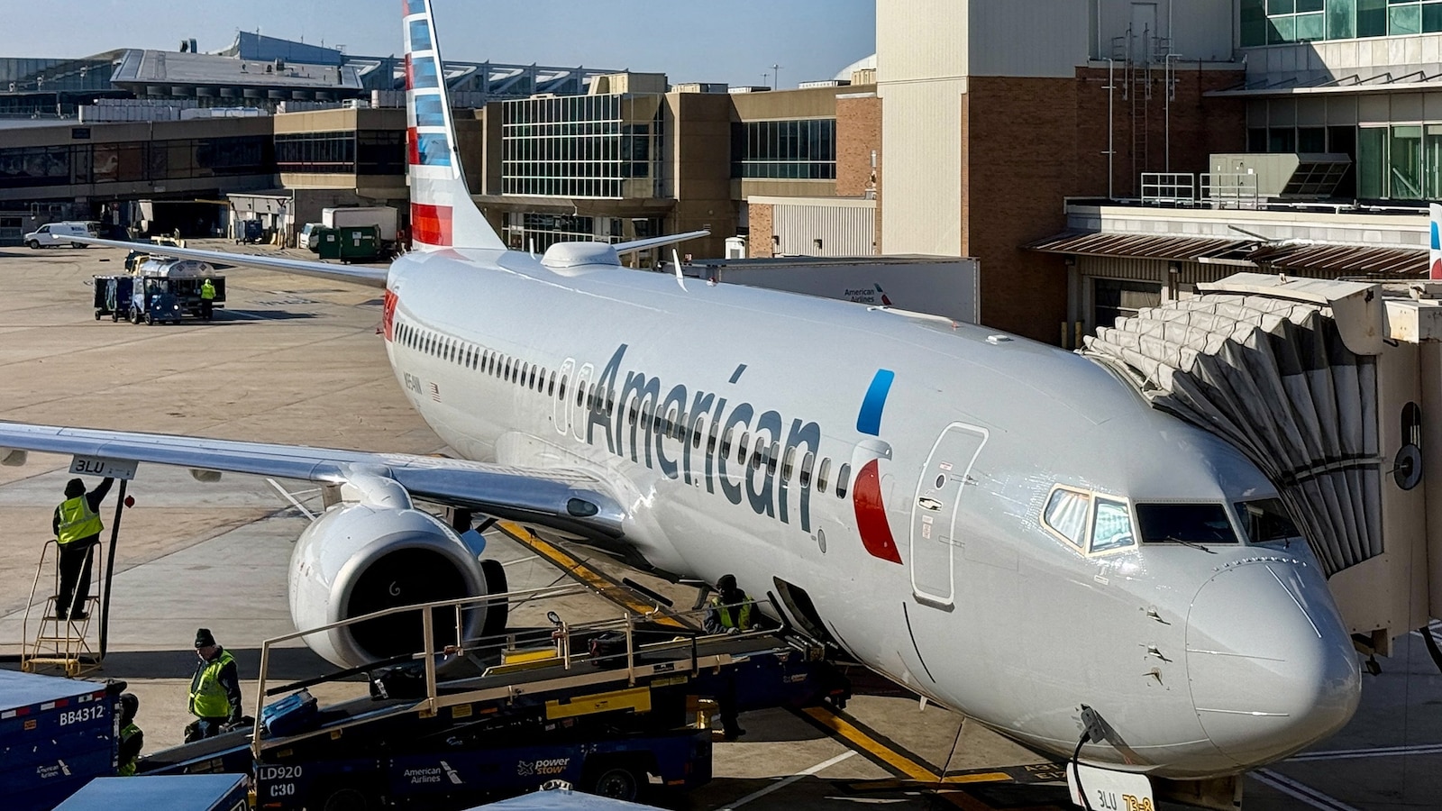 American Airlines resumes flights after nationwide 'technical issue'