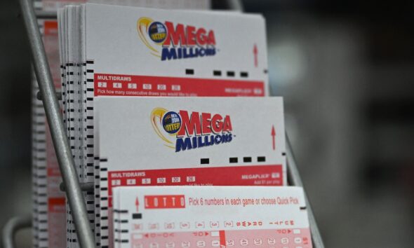 Mega Millions jackpot hits $1 billion ahead of Christmas Eve drawing