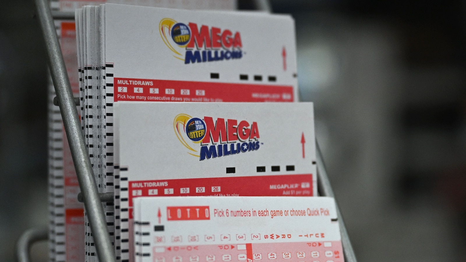 Mega Millions jackpot hits $1 billion ahead of Christmas Eve drawing