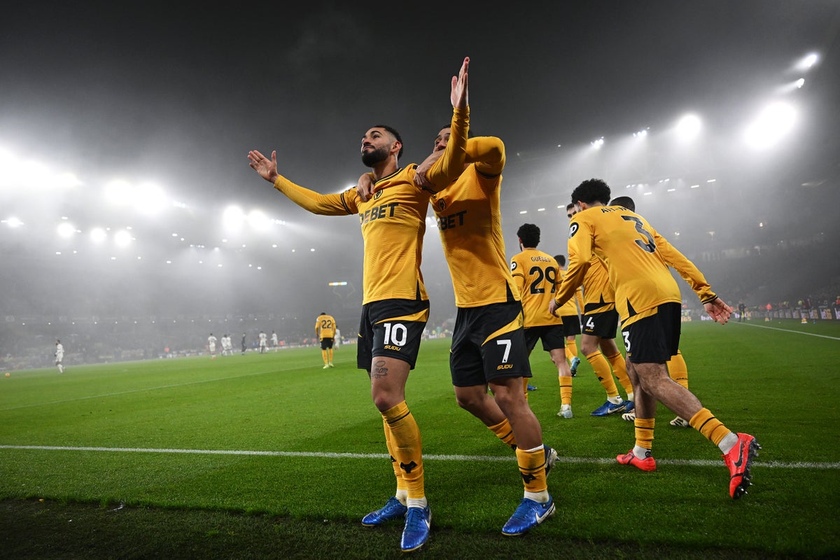 Wolves v Man Utd LIVE: Result as Matheus Cunha scores from corner after Bruno Fernandes sent off