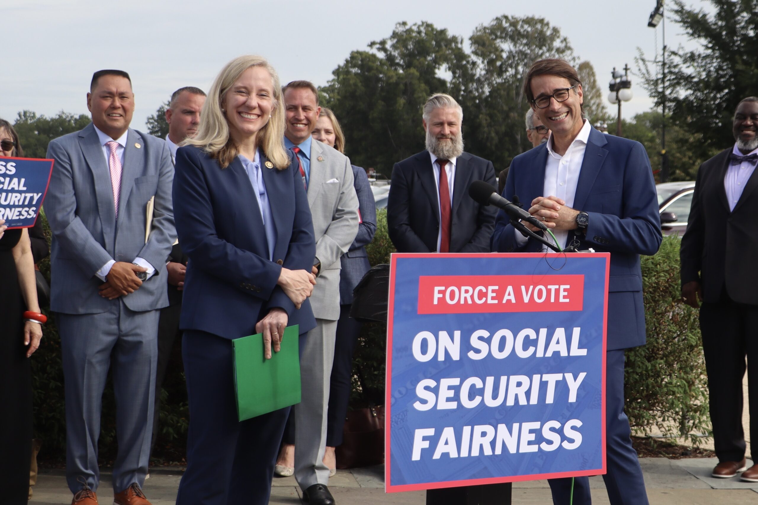 BREAKING: U.S. Senate Passes Spanberger-Graves Social Security Fairness Act to Eliminate the WEP & GPO, Sends Bill to President’s Desk to Provide Long Overdue Fairness to Police Officers, Firefighters, Educators, Federal Workers, & Local Government Employees