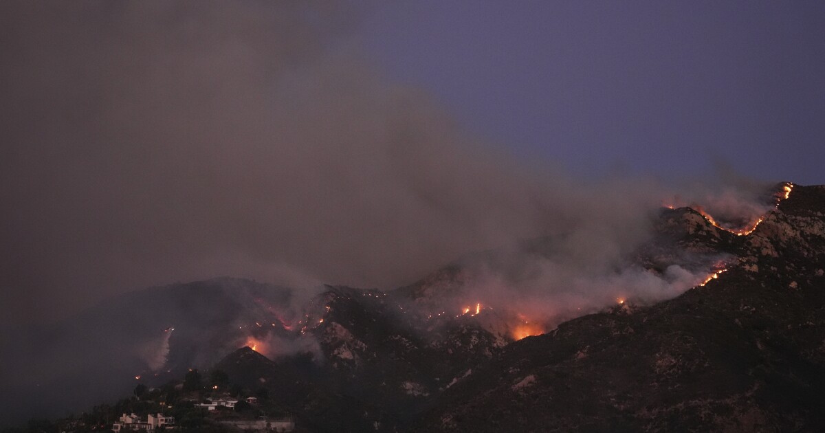 Franklin Fire in Malibu forces thousands to evacuate, 7 structures destroyed