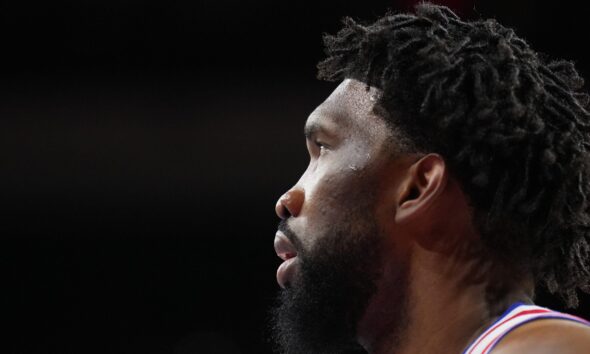 Joel Embiid ejected after drawing 2 technicals vs. Spurs