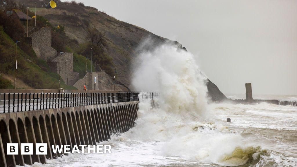 Storm Darragh: Red warning issued as 90mph winds and flooding rain to hit UK