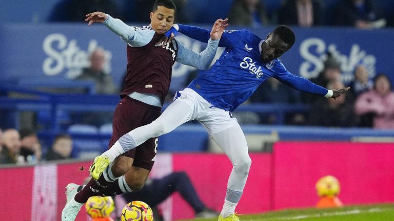 Aston Villa's Youri Tielemans (left) and Everton's Idrissa Gueye battle for the ball 