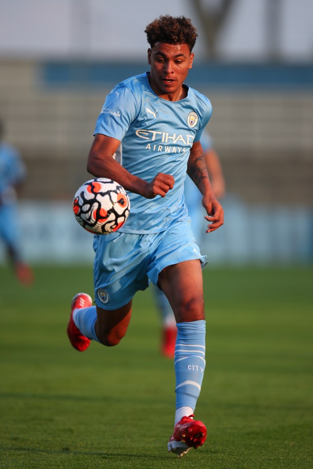 Morgan Rogers of Manchester City running with a soccer ball.