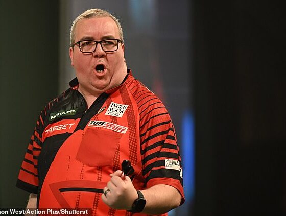 Stephen Bunting thrashed Luke Woodhouse to move into the quarter-finals at Ally Pally