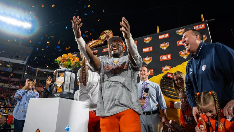 Cheez-It Citrus Bowl Champions: #20 Illinois Defeats #15 South Carolina