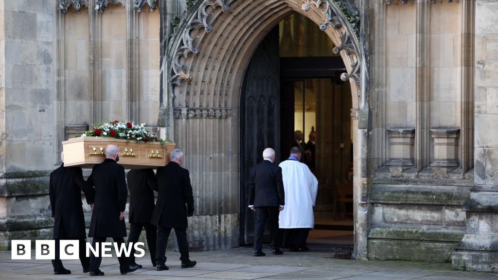 Tony Blair praises 'extraordinary' John Prescott at funeral