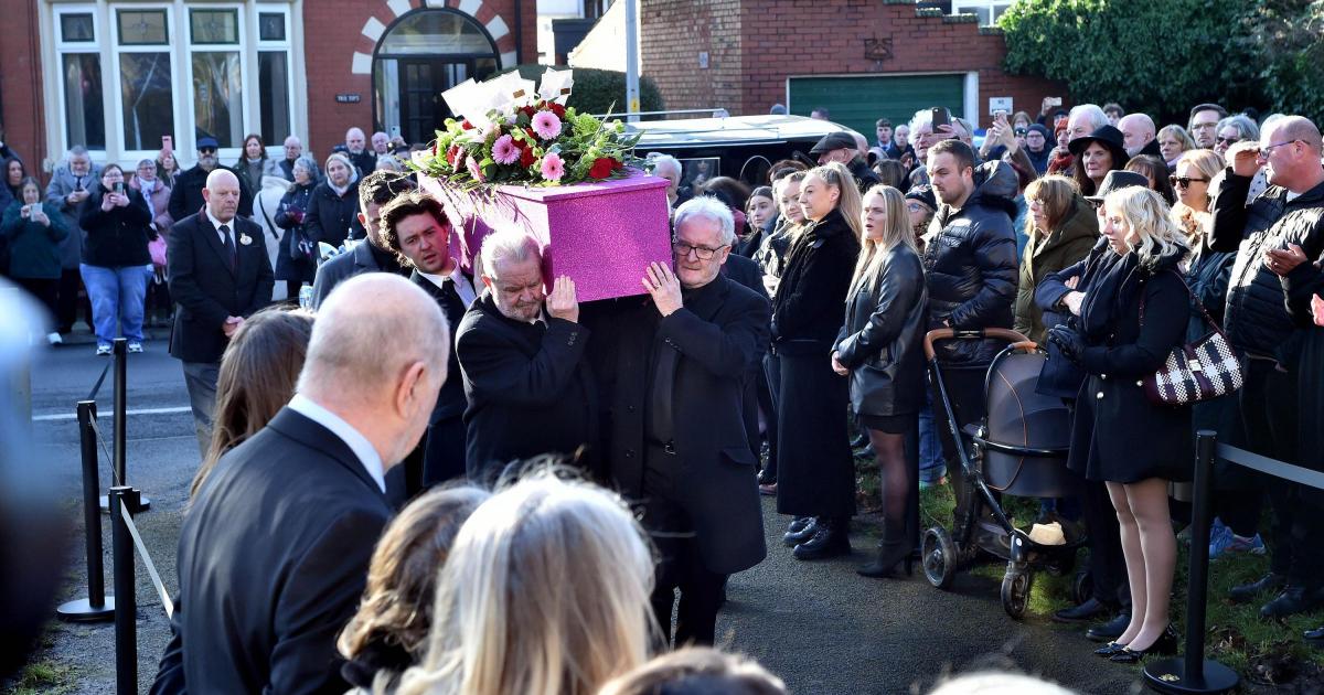 Linda Nolan funeral: Mourners pay respects in Blackpool